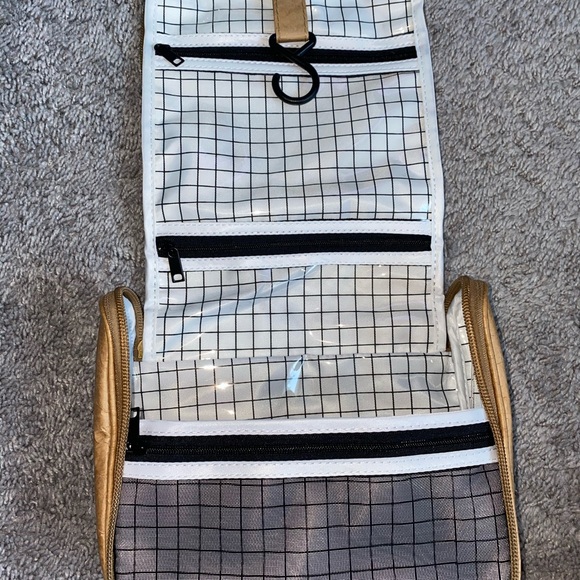 Toiletry Bag - Picture 3 of 4